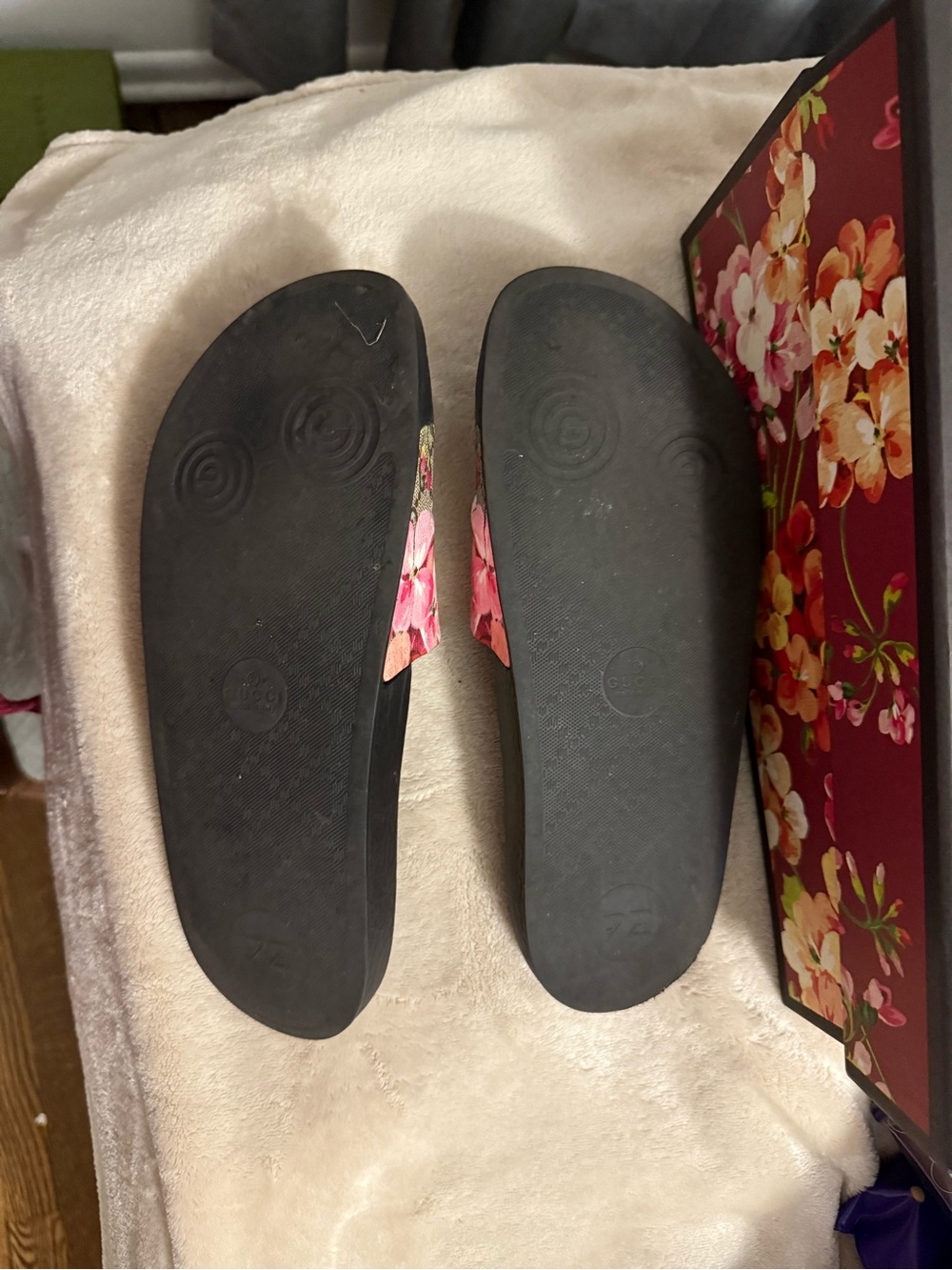 Gucci Black Footbed Floral GG Canvas Slide Sandals - Picture 2 of 2